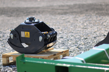 FG_0.24 G2 Chwytak do drewna